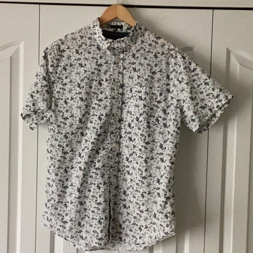 Banana Republic White and Black Casual Button Down Shirt
